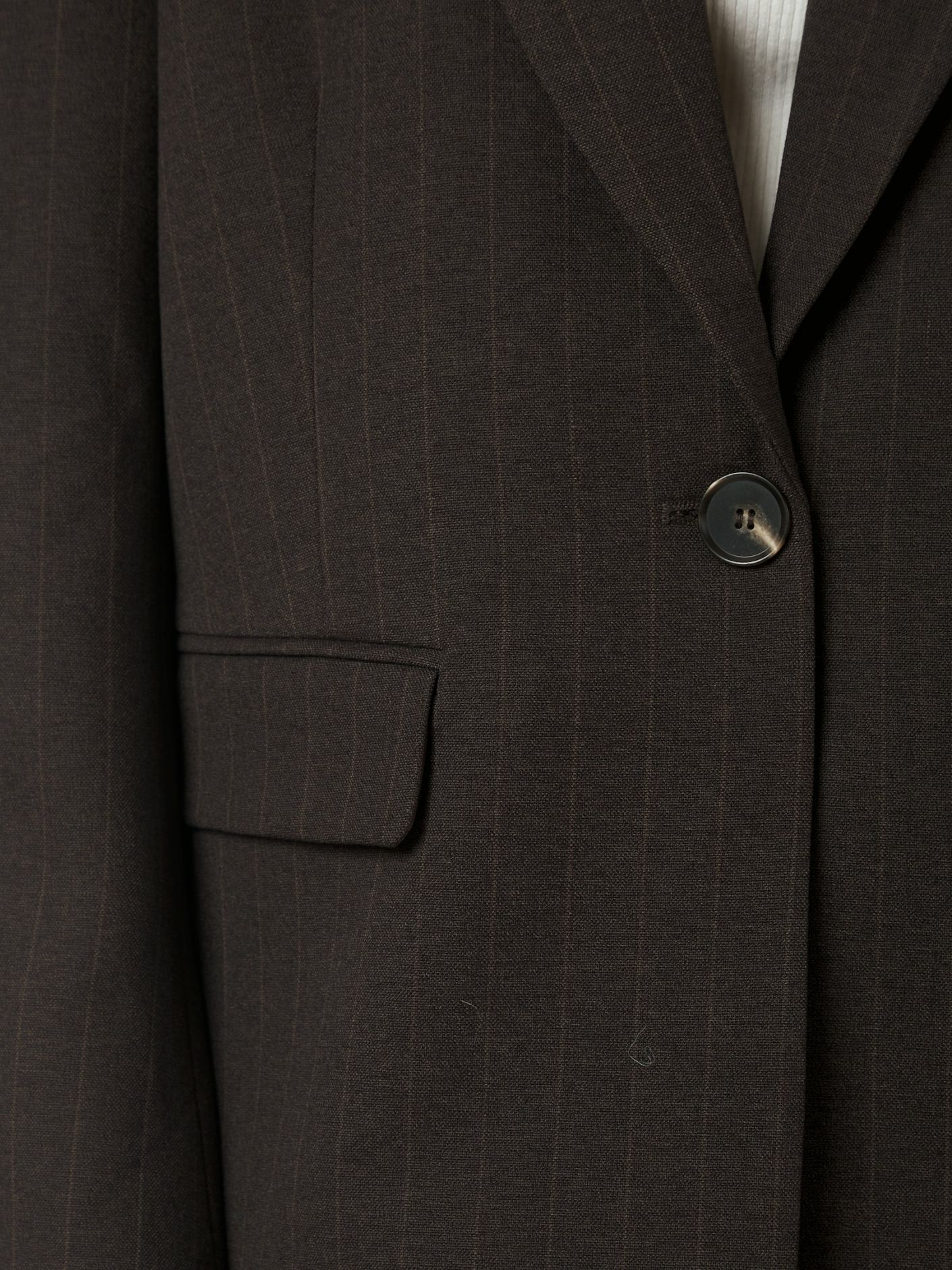 Neo Noir Francine pleiseri, ruskea