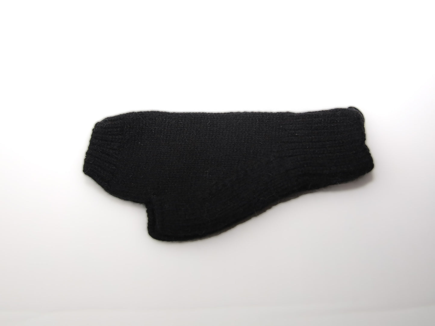 Jaze-kynsikäs, musta