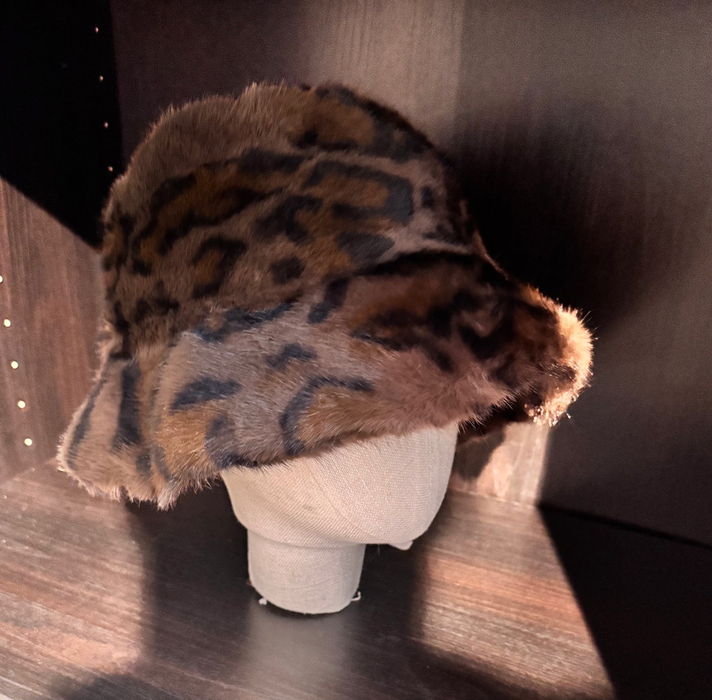 Davis-hattu, pantterikuosi