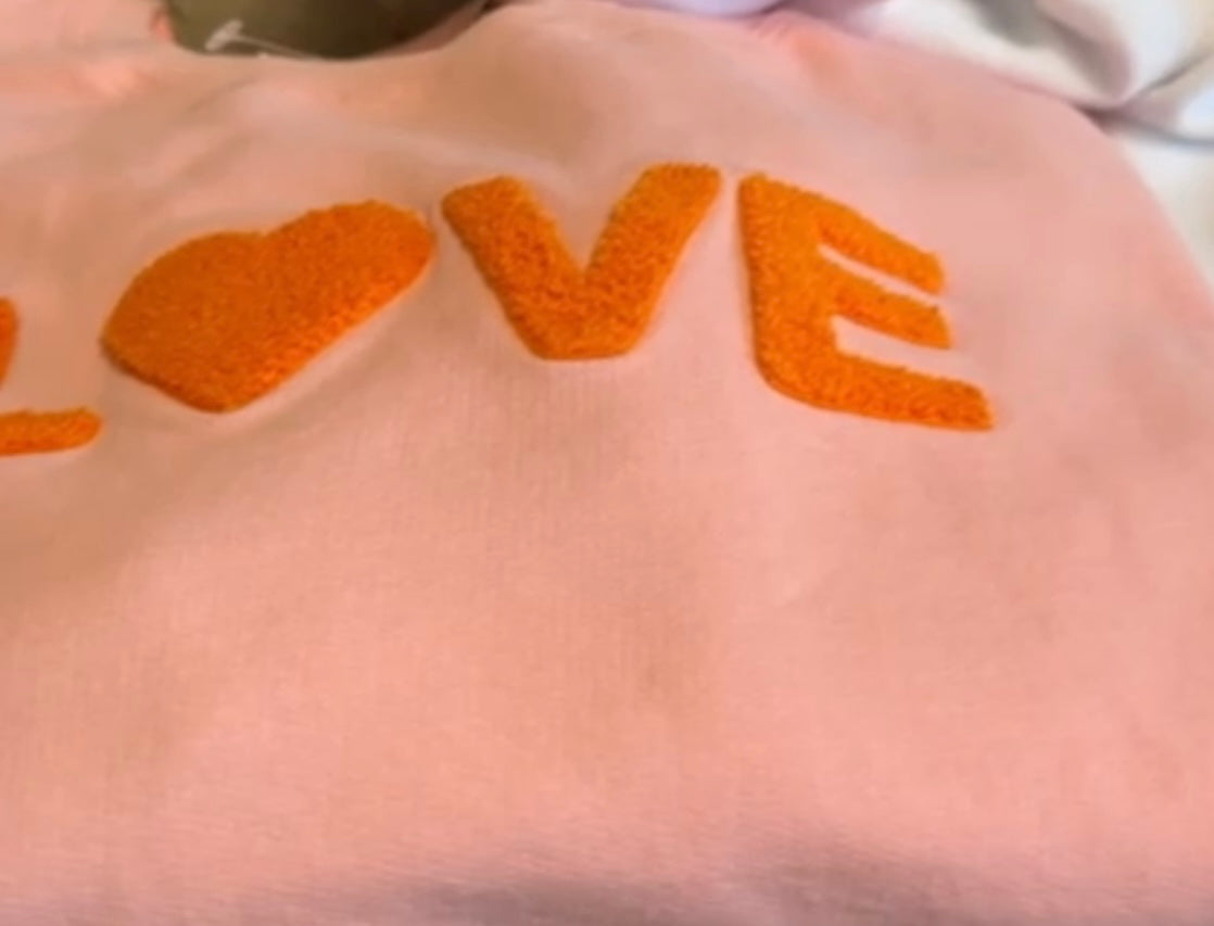 Love -collegepaita vaaleanpunainen