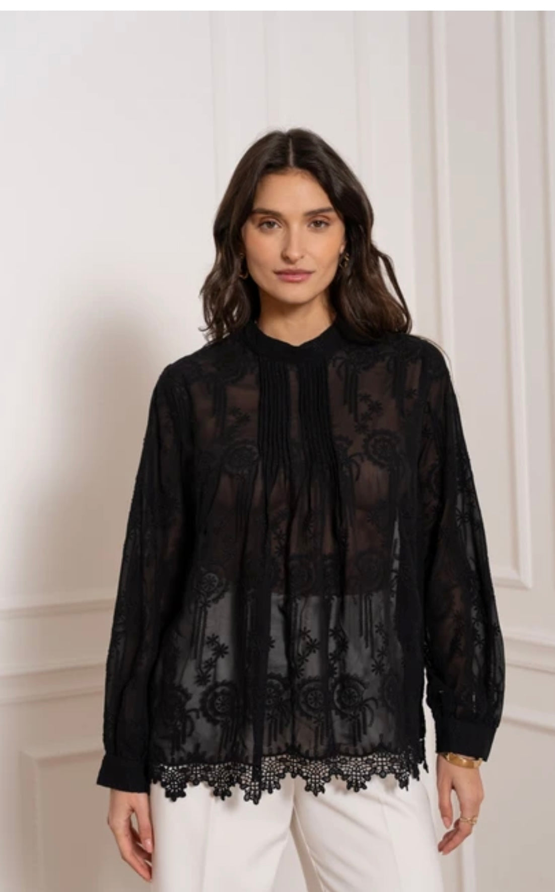 Pitsikirjailtu puuvillapusero, musta