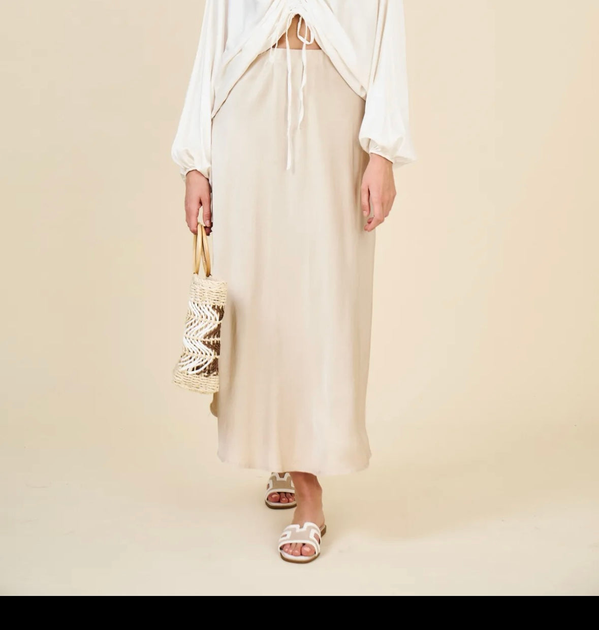 Silkkiviskoosihame beige