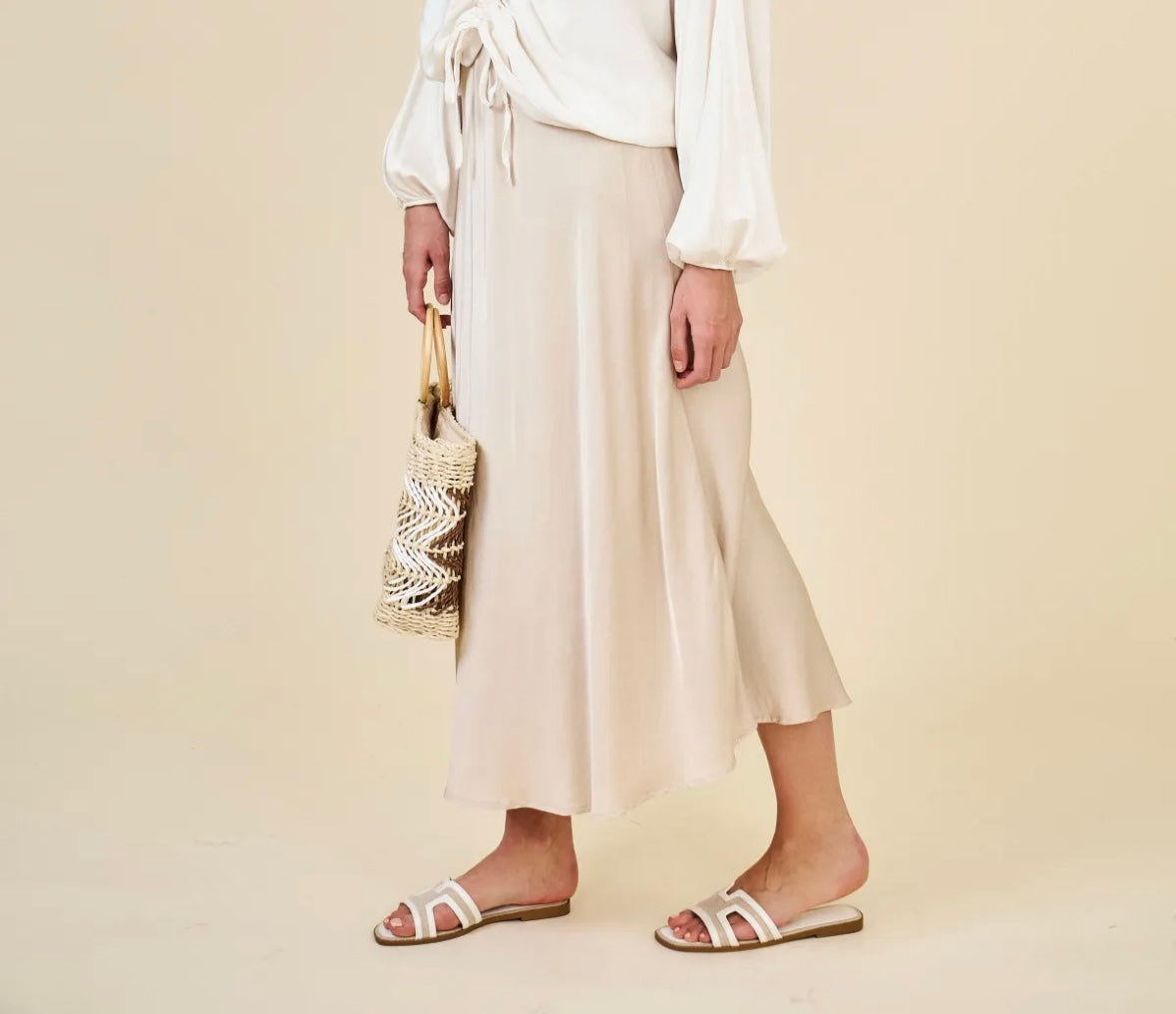 Silkkiviskoosihame beige