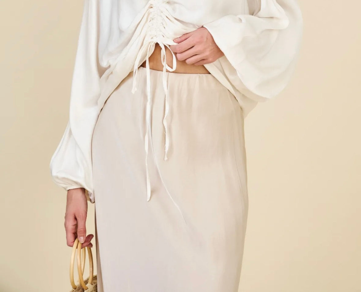 Silkkiviskoosihame beige