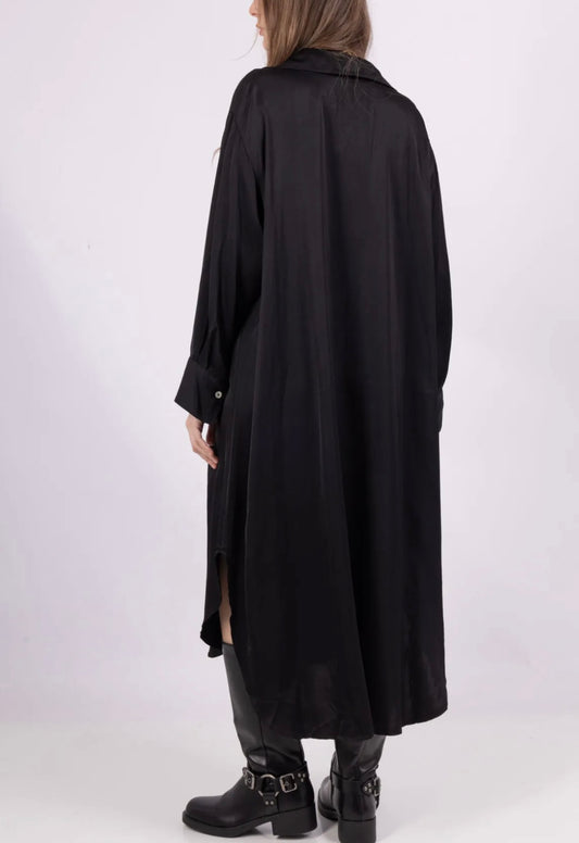 Silkkisatiinimekko musta