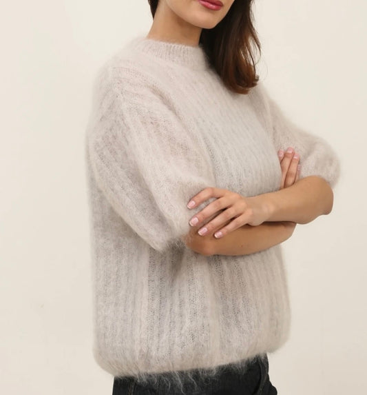 Kyynärmittainen neulepaita beige