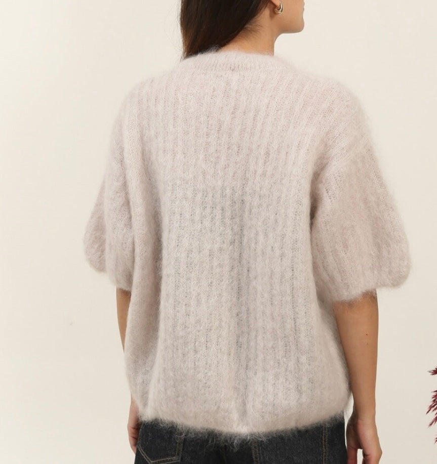 Kyynärmittainen neulepaita beige