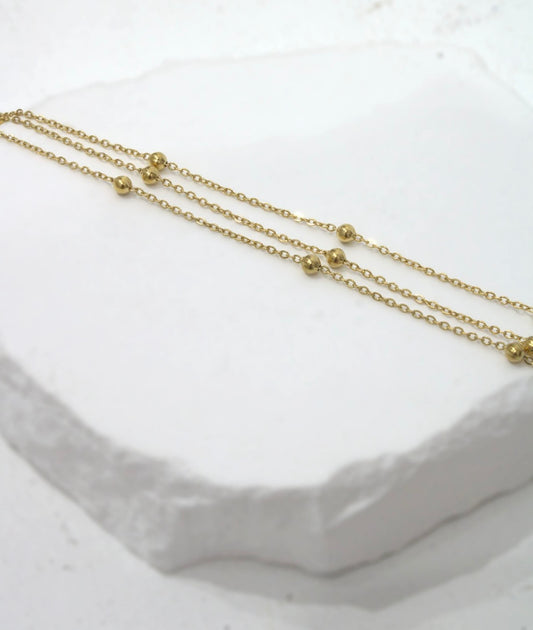 Kolmirivinen kullansävyinen rannekoru