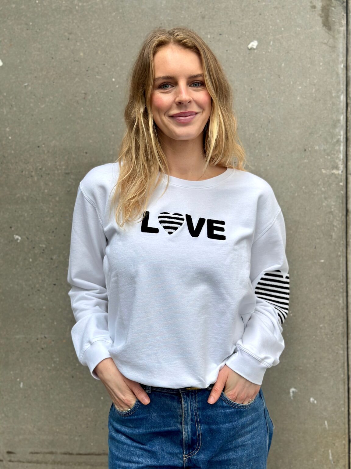 Love -collegepaita valkoinen