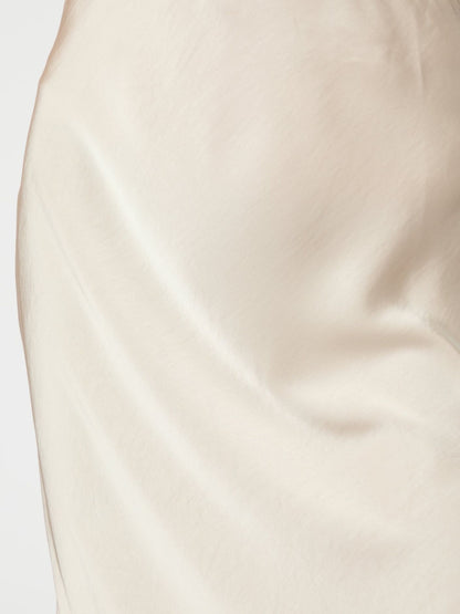 Neo Noir Bovary hame, shampanja