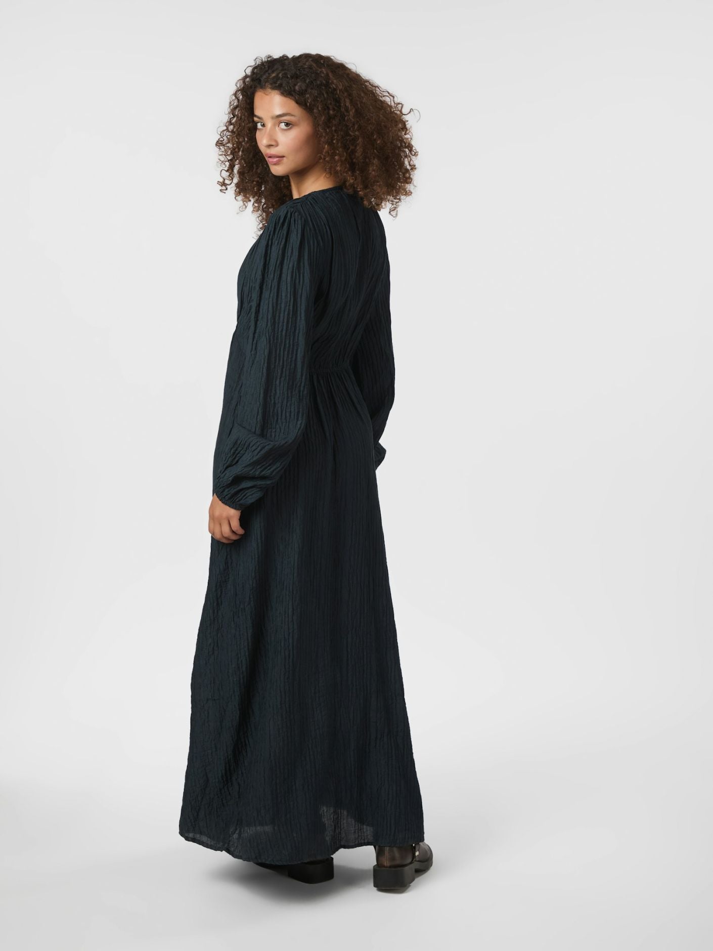 Neo Noir Silfi  Crepe-mekko