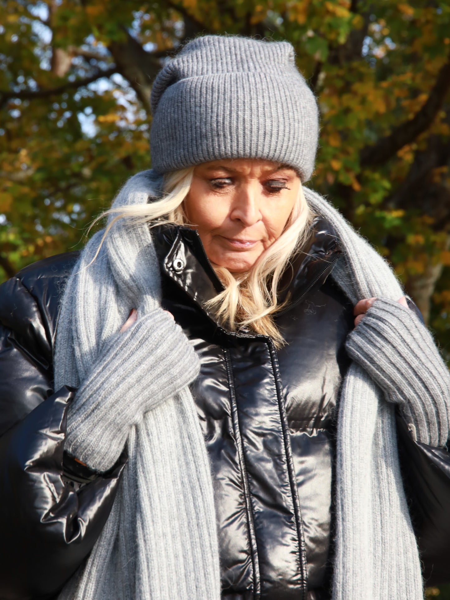 Samantha-pipo, harmaa