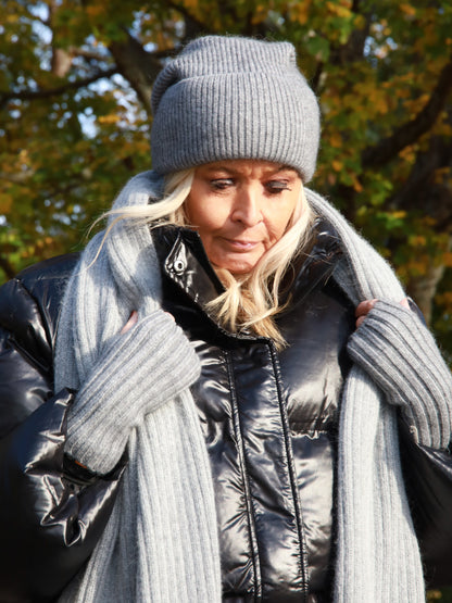 Samantha-pipo, harmaa