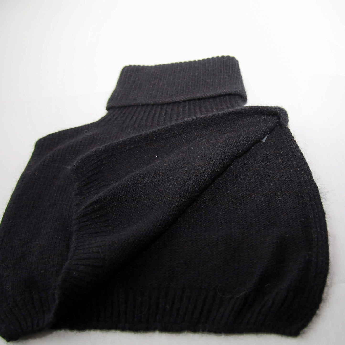 Colet-kauluri, musta