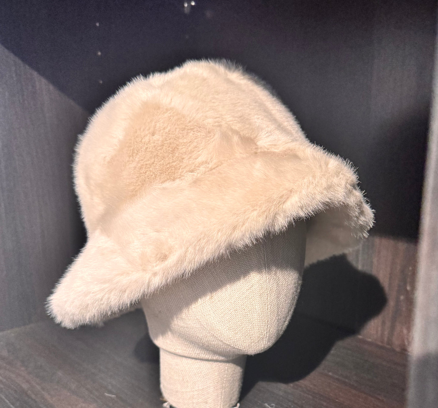 Lane-hattu, vaaleabeige