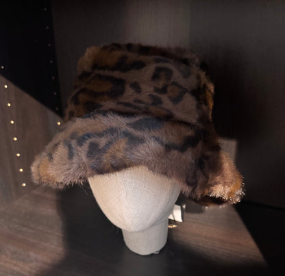 Davis-hattu, pantterikuosi