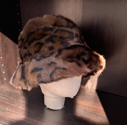 Davis-hattu, pantterikuosi