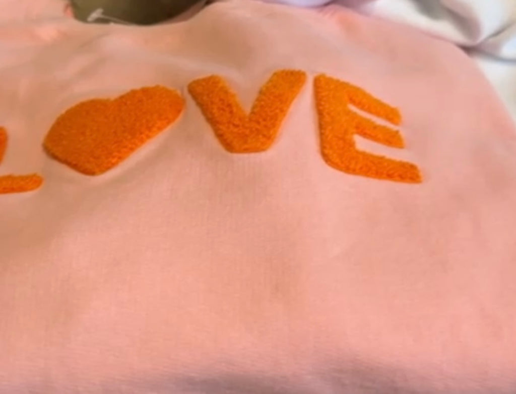 Love -collegepaita vaaleanpunainen