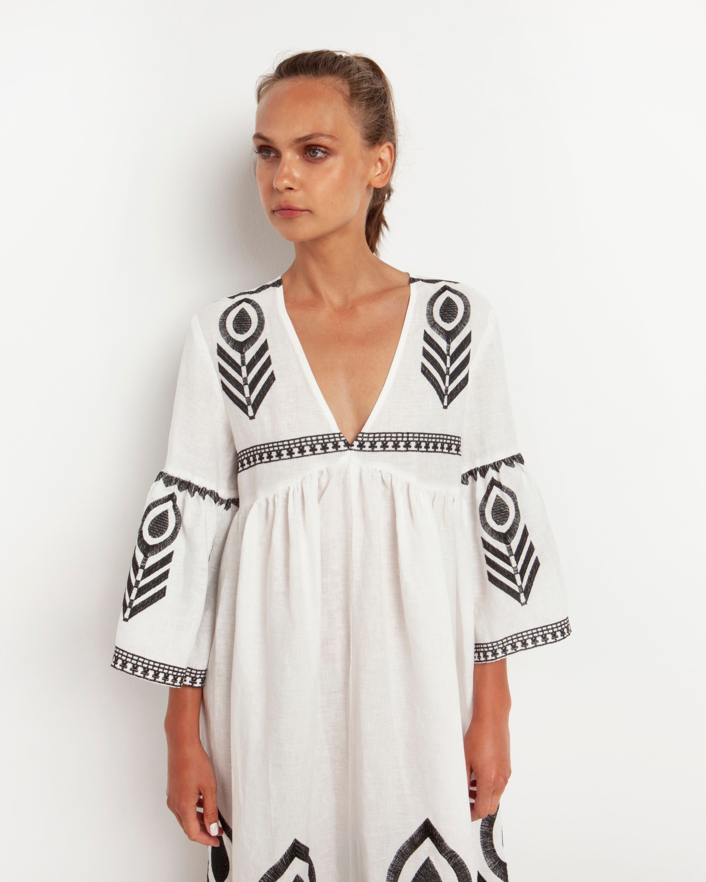 Greek midi mekko kellohihoilla, luonnonvaalea