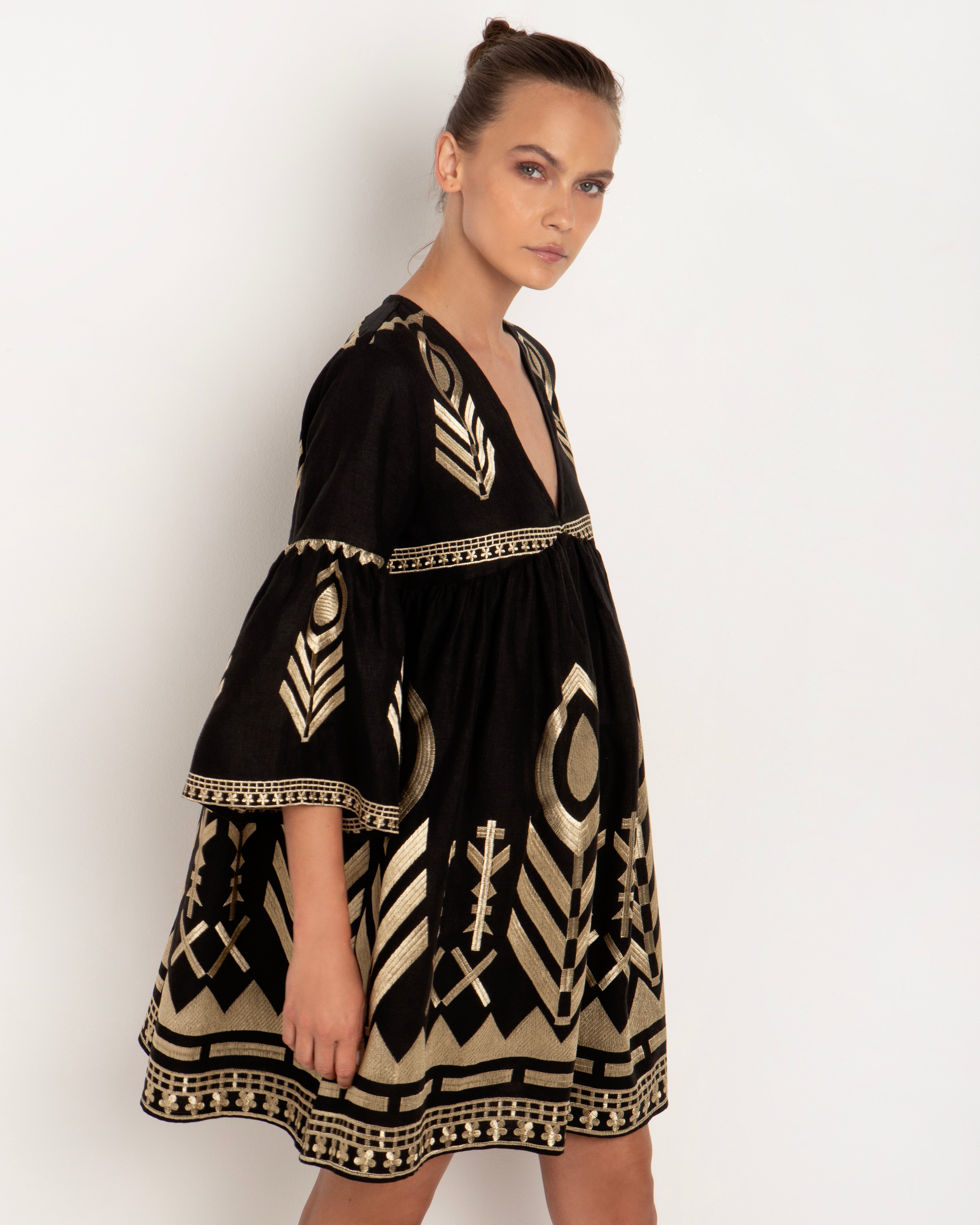 Greek lyhyt mekko kellohihoilla, musta