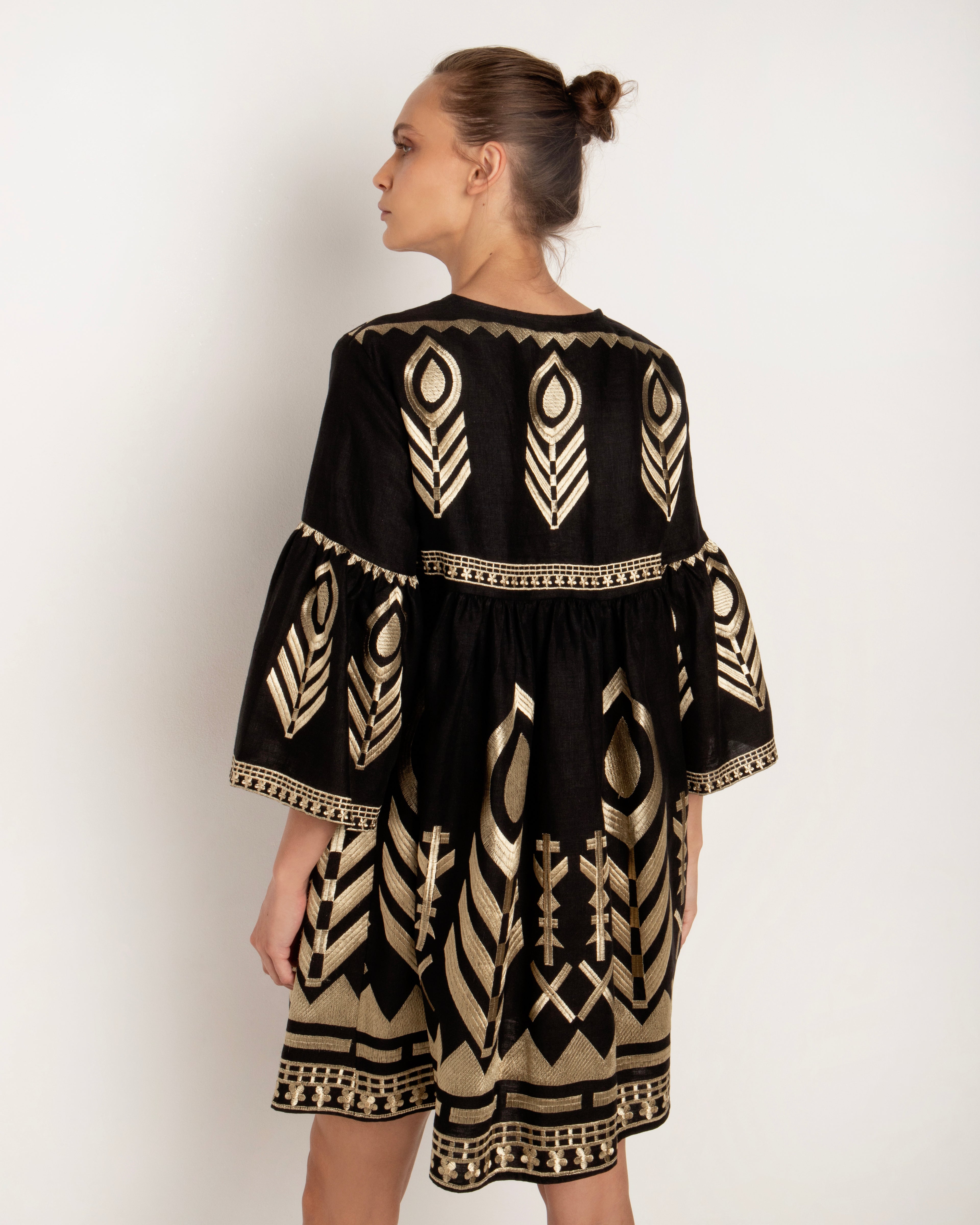 Greek lyhyt mekko kellohihoilla, musta