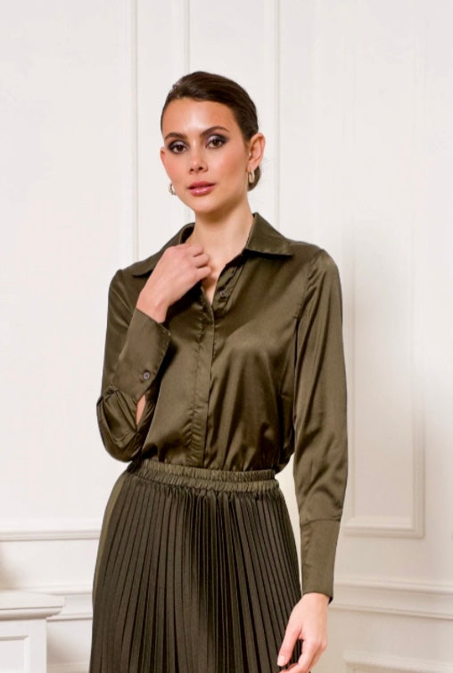 Satiinimainen, kauluspaita, khaki.