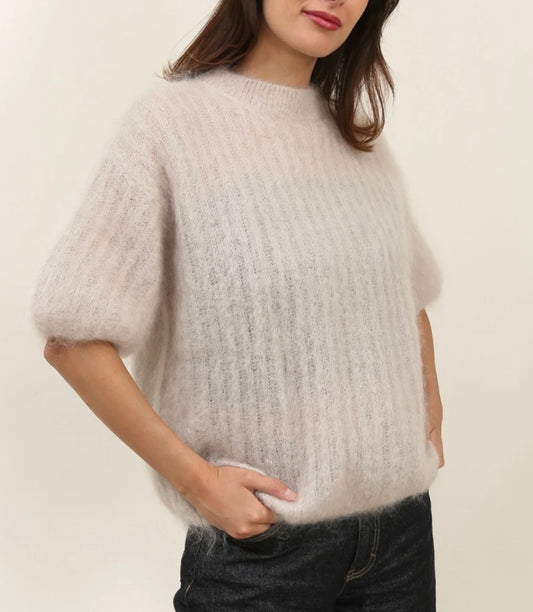 Kyynärmittainen neulepaita beige