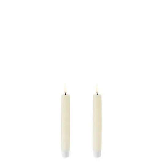 LED-kruunukynttilä norsunluunvalkoinen 2,3 x 15 cm