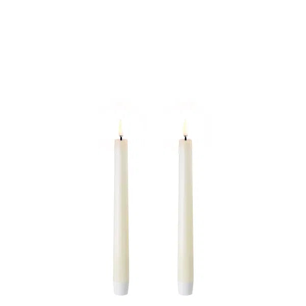 LED-kruunukynttilä norsunluunvalkoinen 2,3 x 20 cm